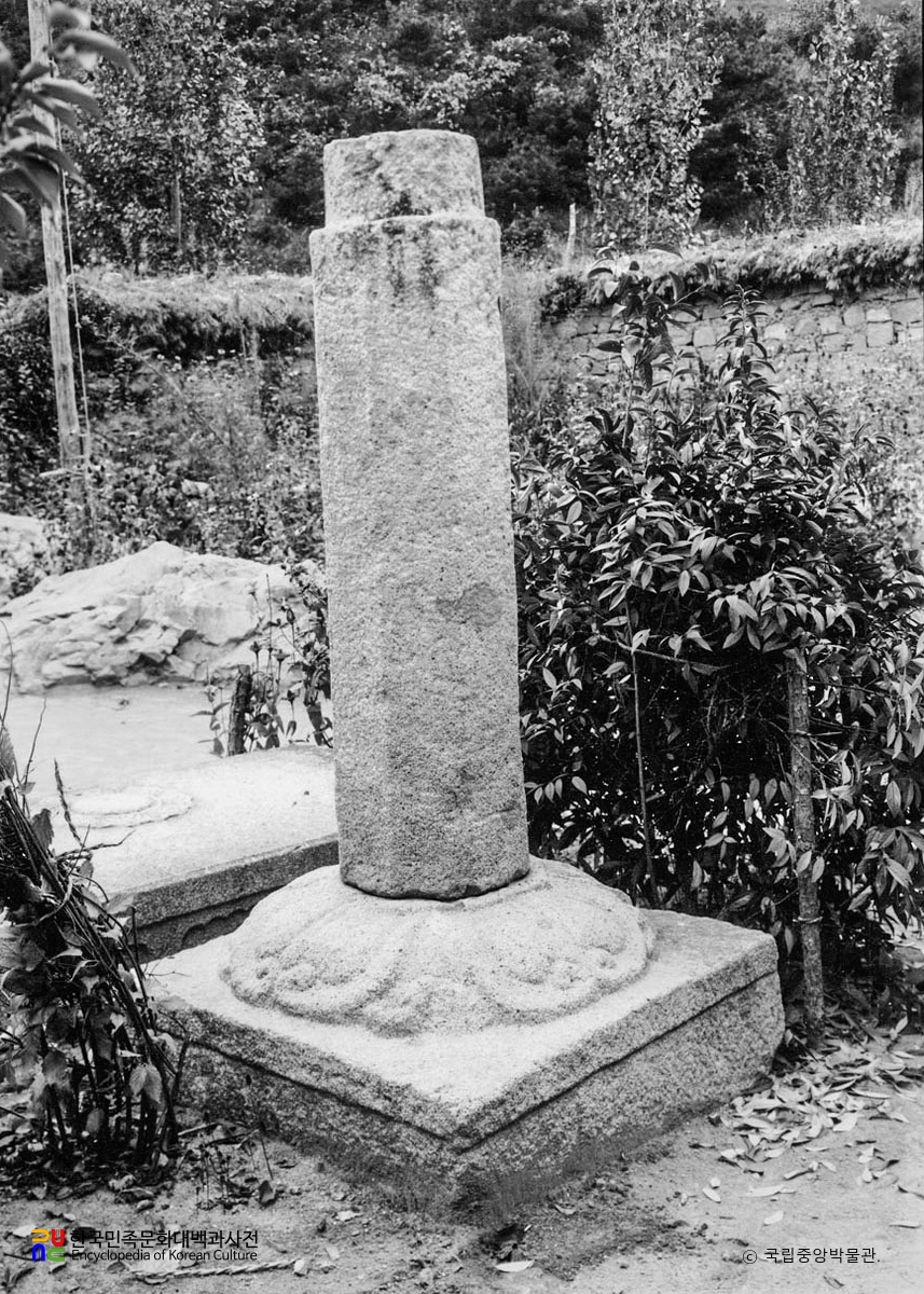 포항 법광사지 석등 하대석과 간주석