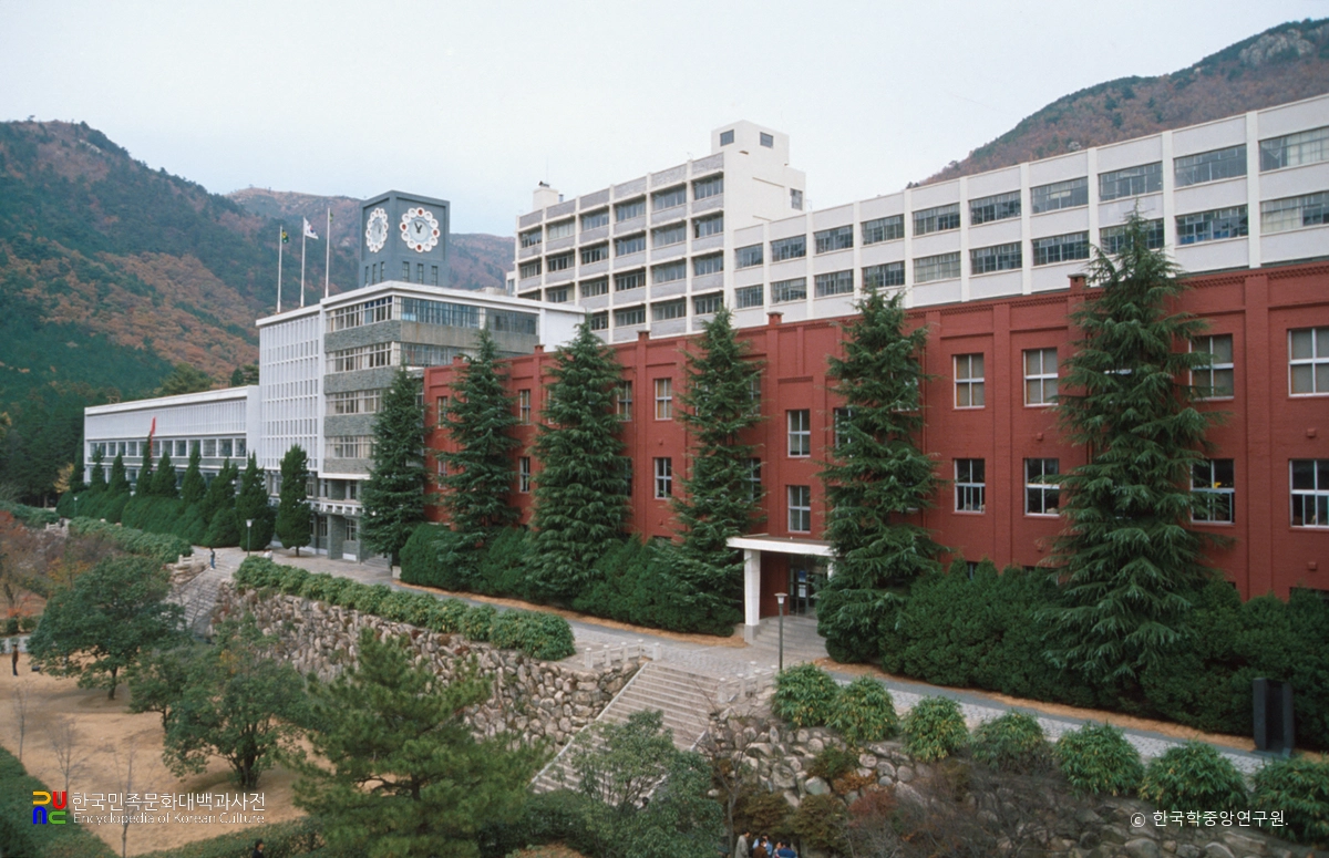 동아대학교 본관