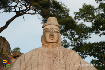 안동 이천동 마애여래입상 얼굴 세부