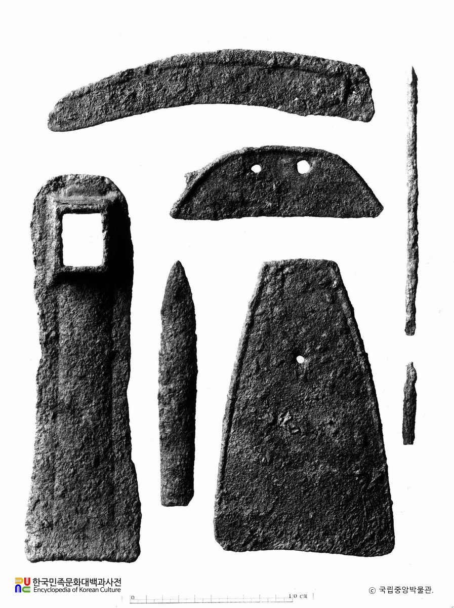 평북 위원 용연동 출토 철촉 철사 철겸 등