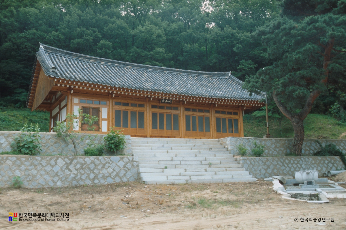 김천 구화사 중 대웅전 정측면
