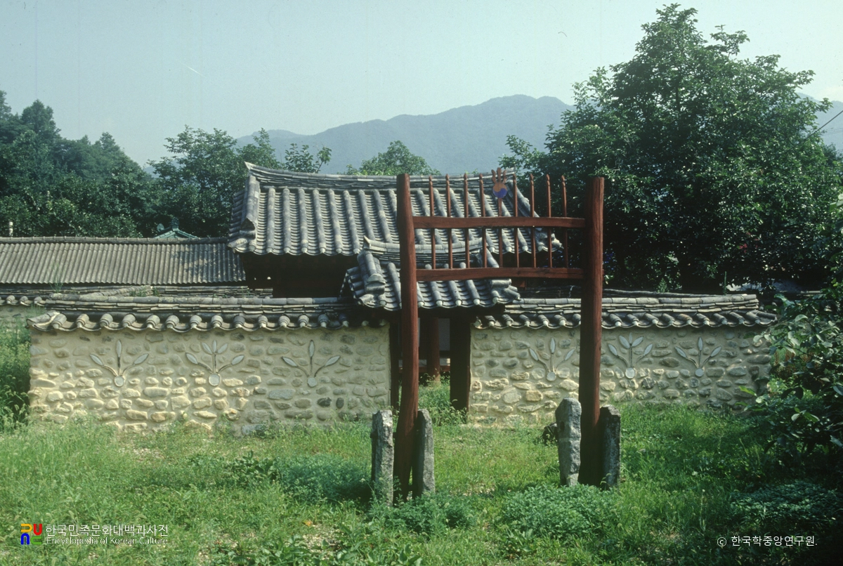 장수 어서각 전경