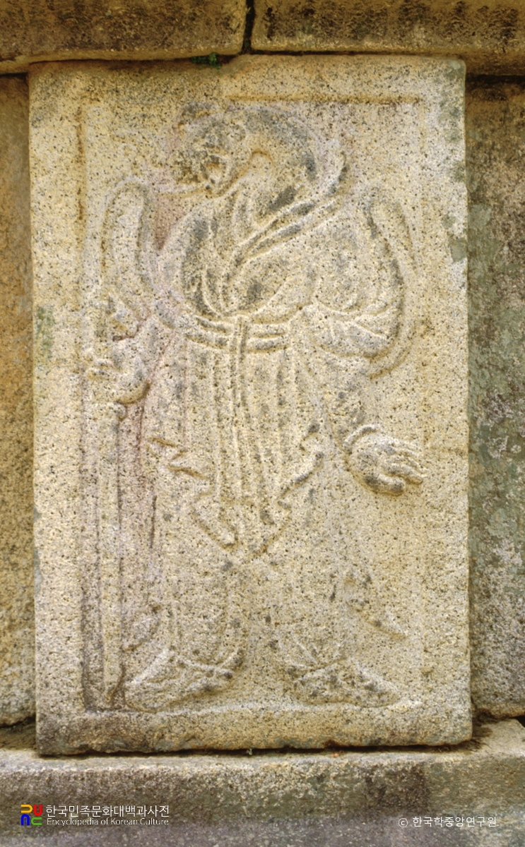 경주 김유신묘의 십이지신상 중 뱀상