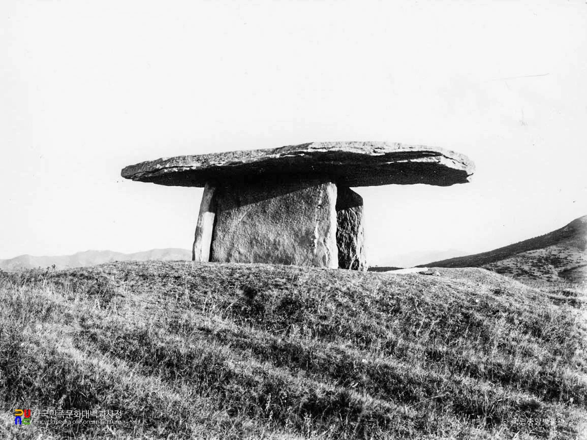 황해 은율 운산리 지석묘 근경