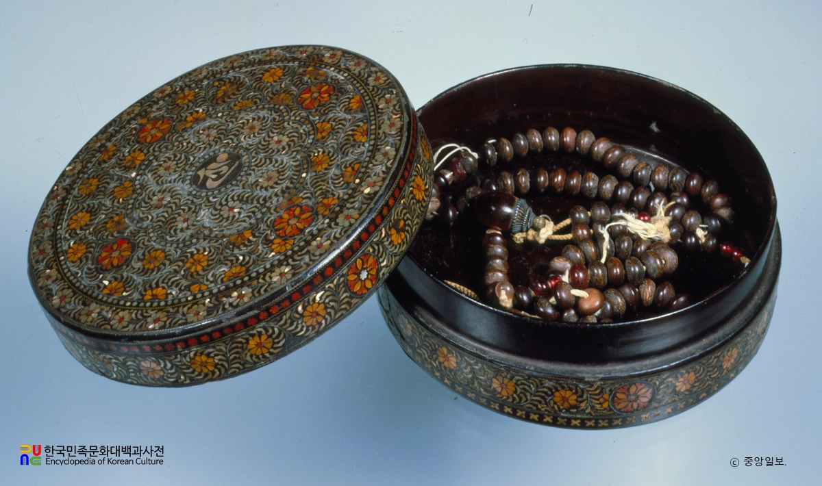 나전 대모 국당초문 염주합