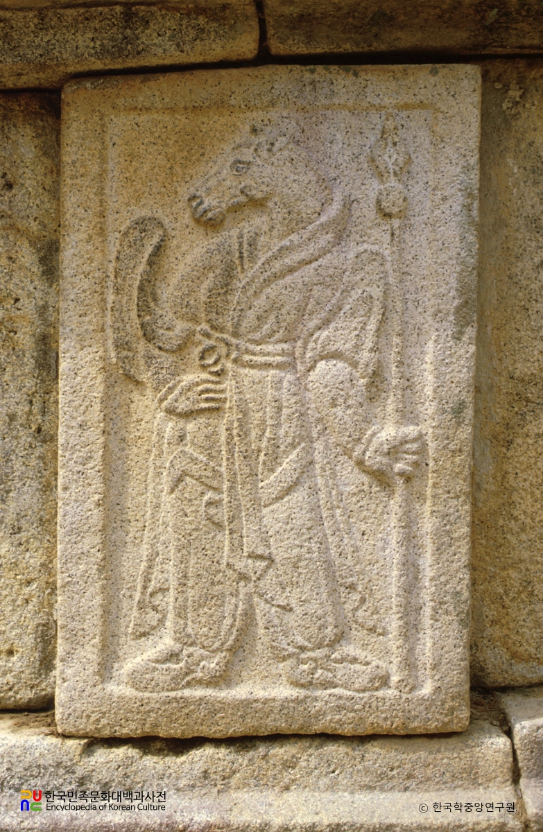 경주 김유신묘의 십이지신상 중 말상