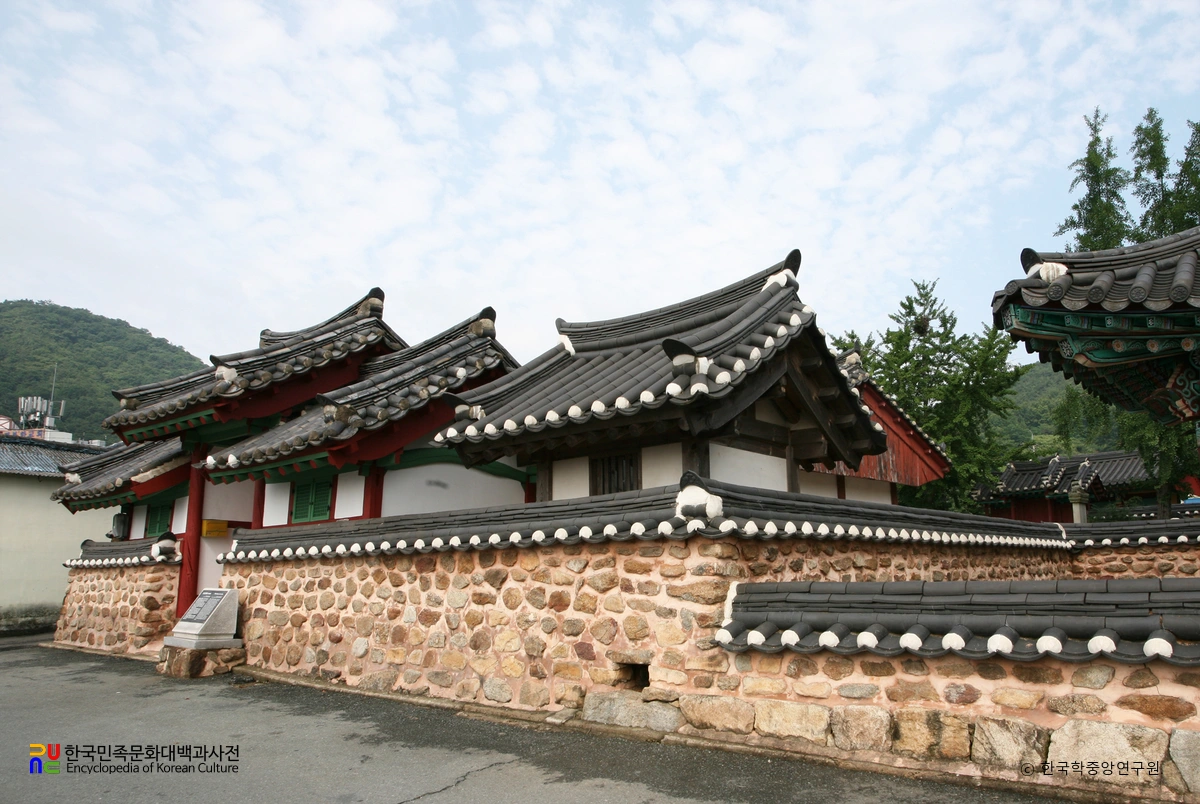 순천 옥천서원 외삼문 정측면