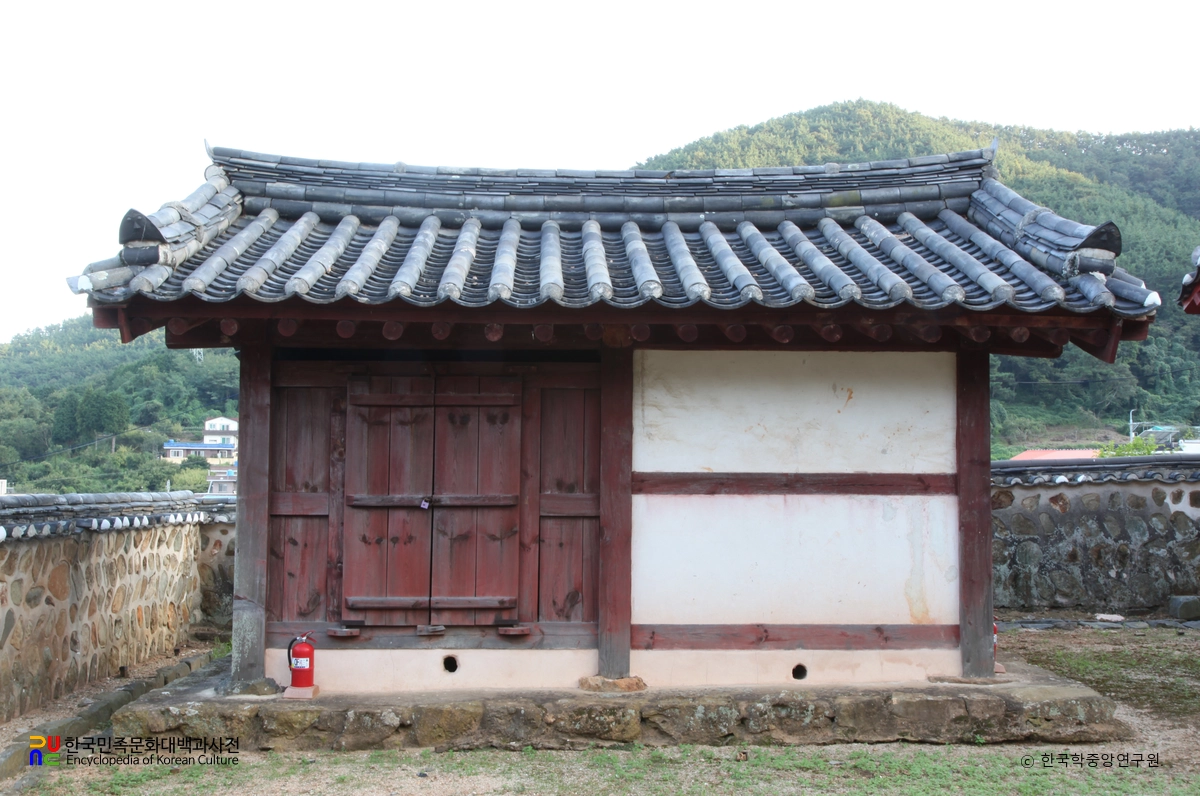 통영 통영향교 중 제기고