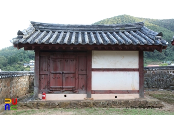 통영 통영향교 중 제기고