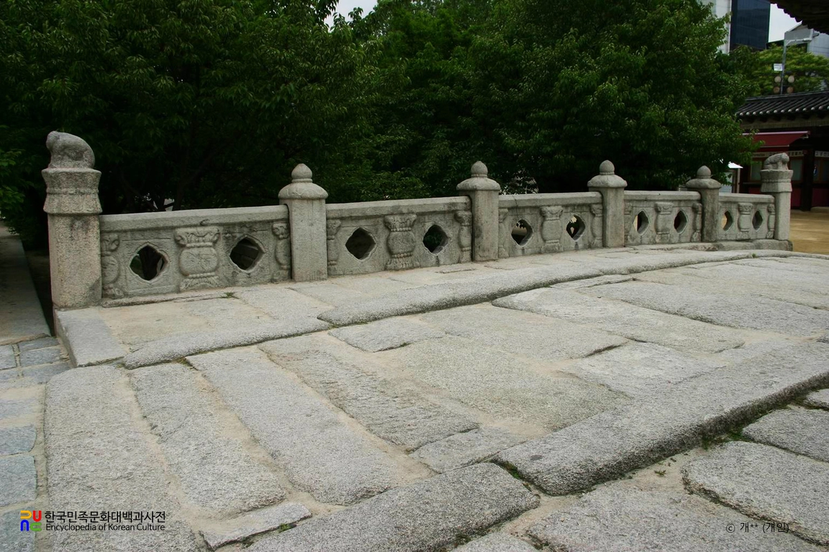 서울 창경궁 옥천교의 난간