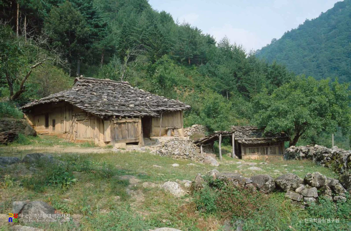 삼척 신리 소재 너와집 민속유물