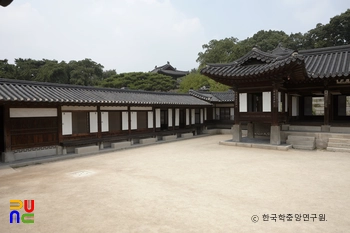 창덕궁 낙선재 앞뜰과 행랑