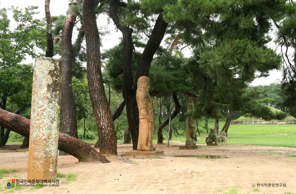 경주 괘릉석상 및 석주 일괄