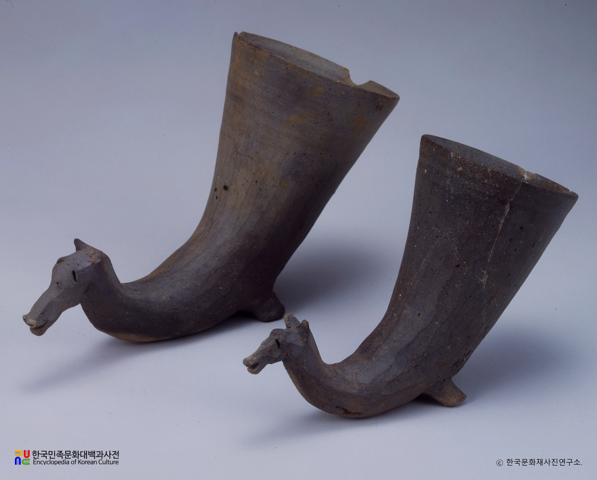 도기 말머리장식 뿔잔