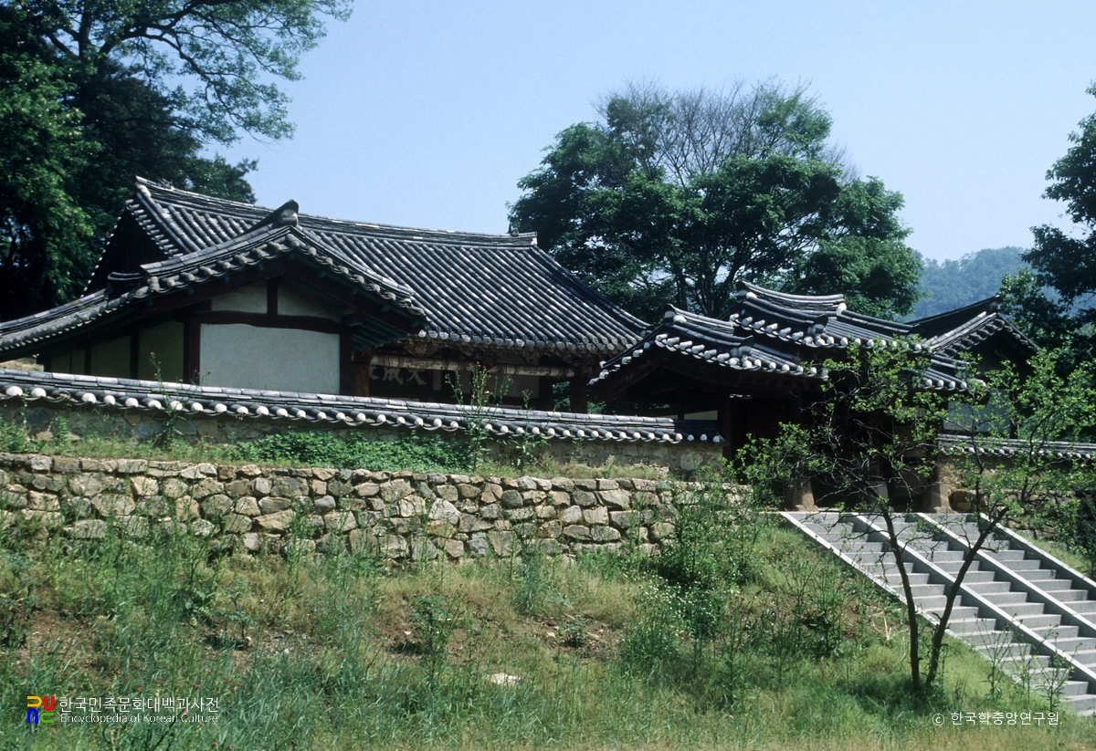 안성 죽산향교 내삼문과 대성전