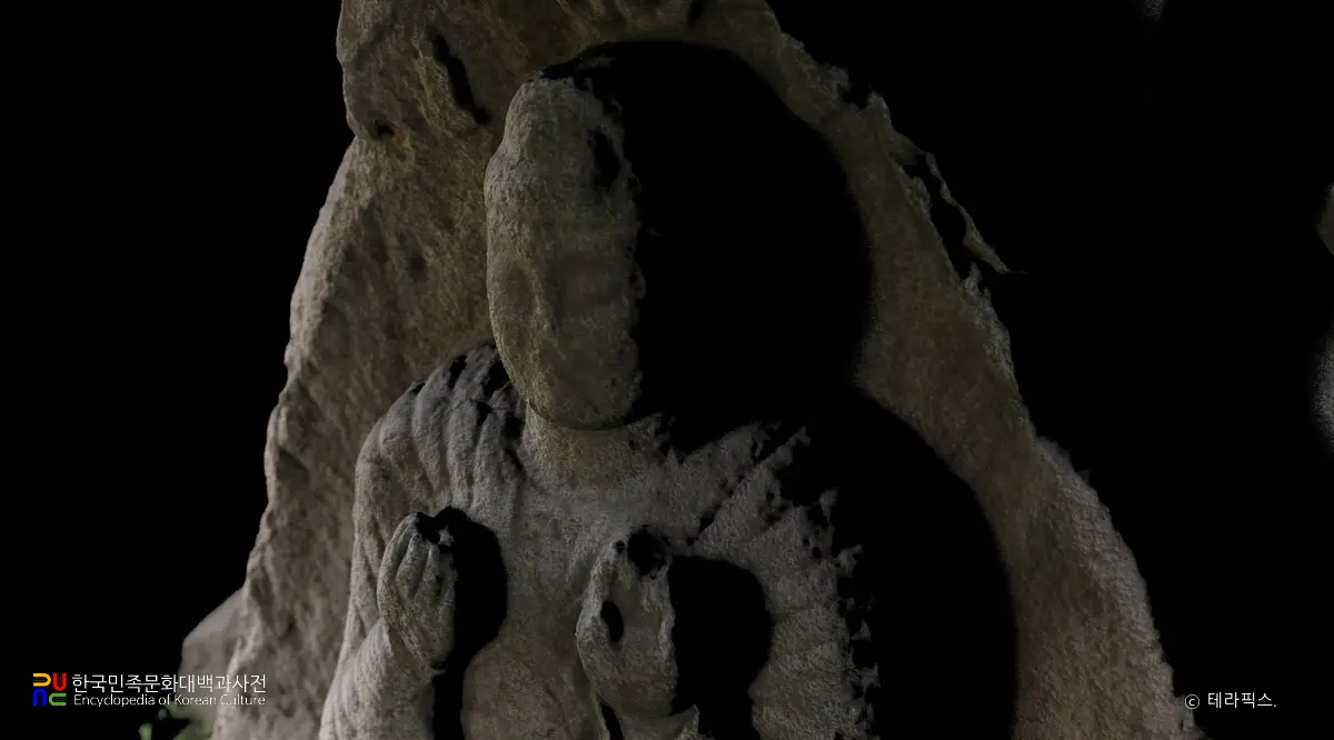 진천 산수리 마애여래좌상 상부 우측면
