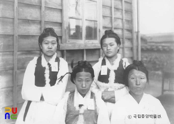 황해도 안악군 여인들의 모습