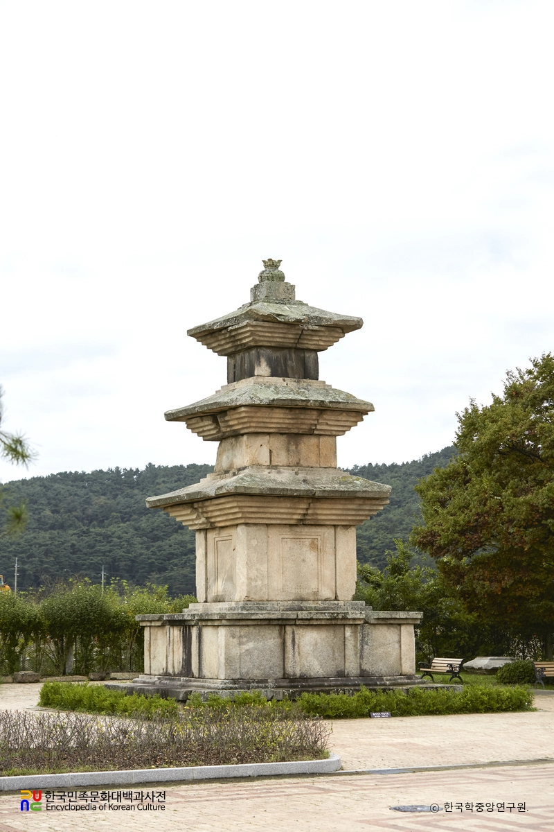 경주 고선사지 삼층석탑 정측면