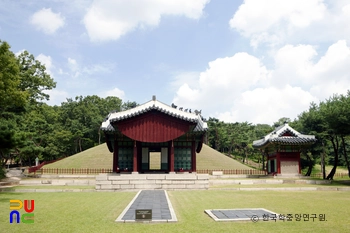 서울 숭인원 정자각과 비각 정면