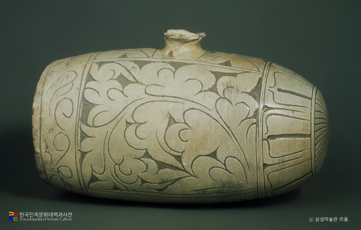 분청사기 박지모란문 장군