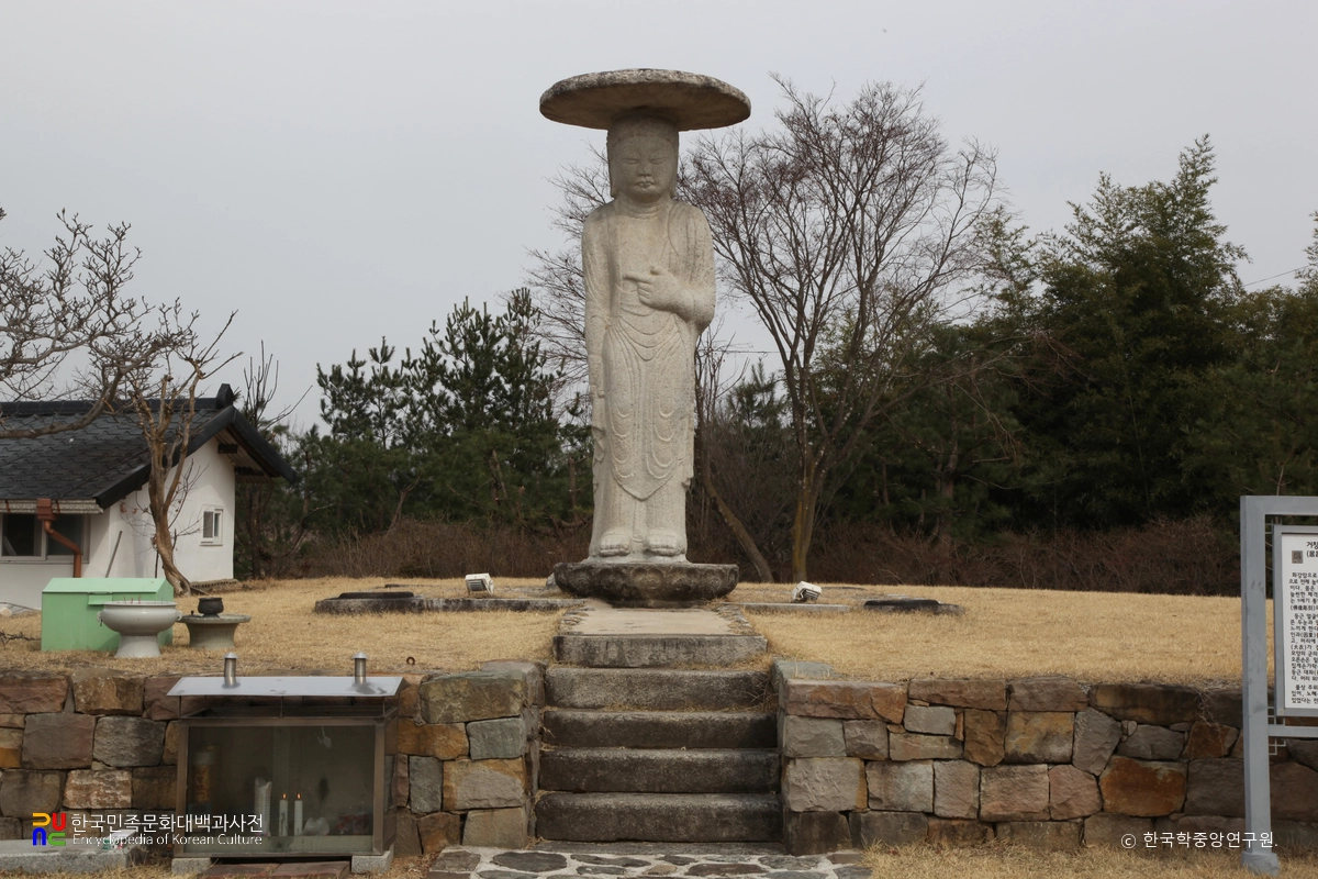 거창 양평리 석조 여래 입상