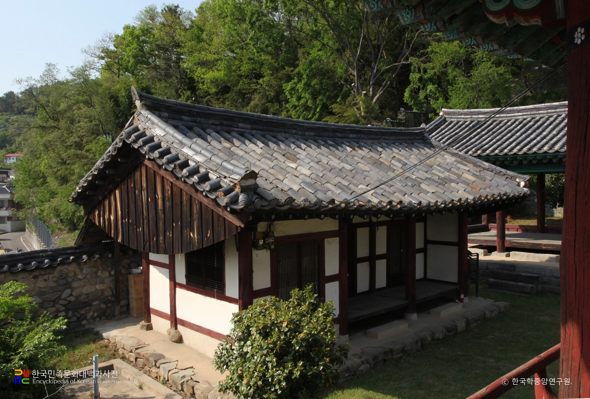 진주 진주향교 중 서재 좌측면