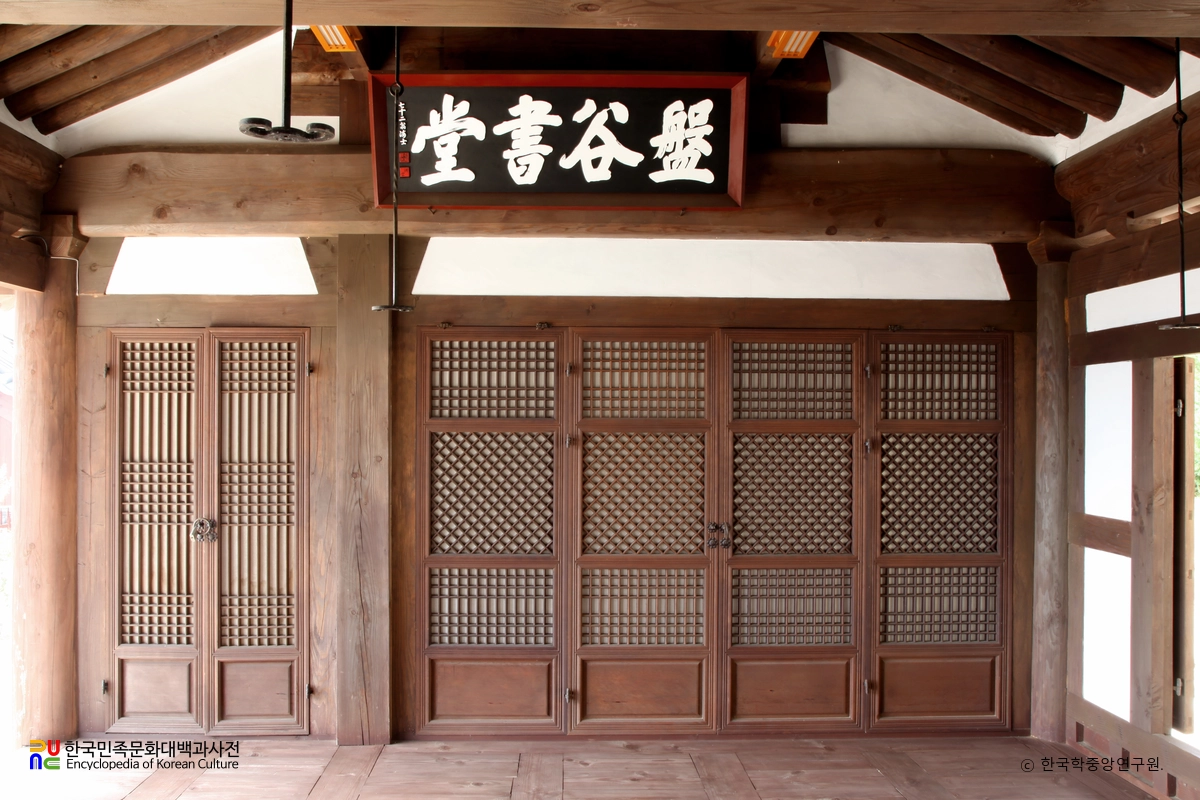 거제 반곡서원 중 강당 내부의 현판