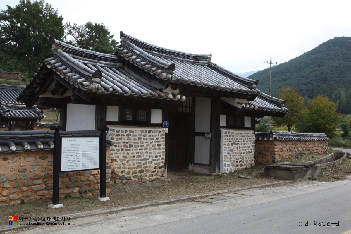 창녕 관산서원 중 외삼문 좌측면