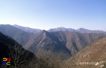 사리암에서 본 운문산