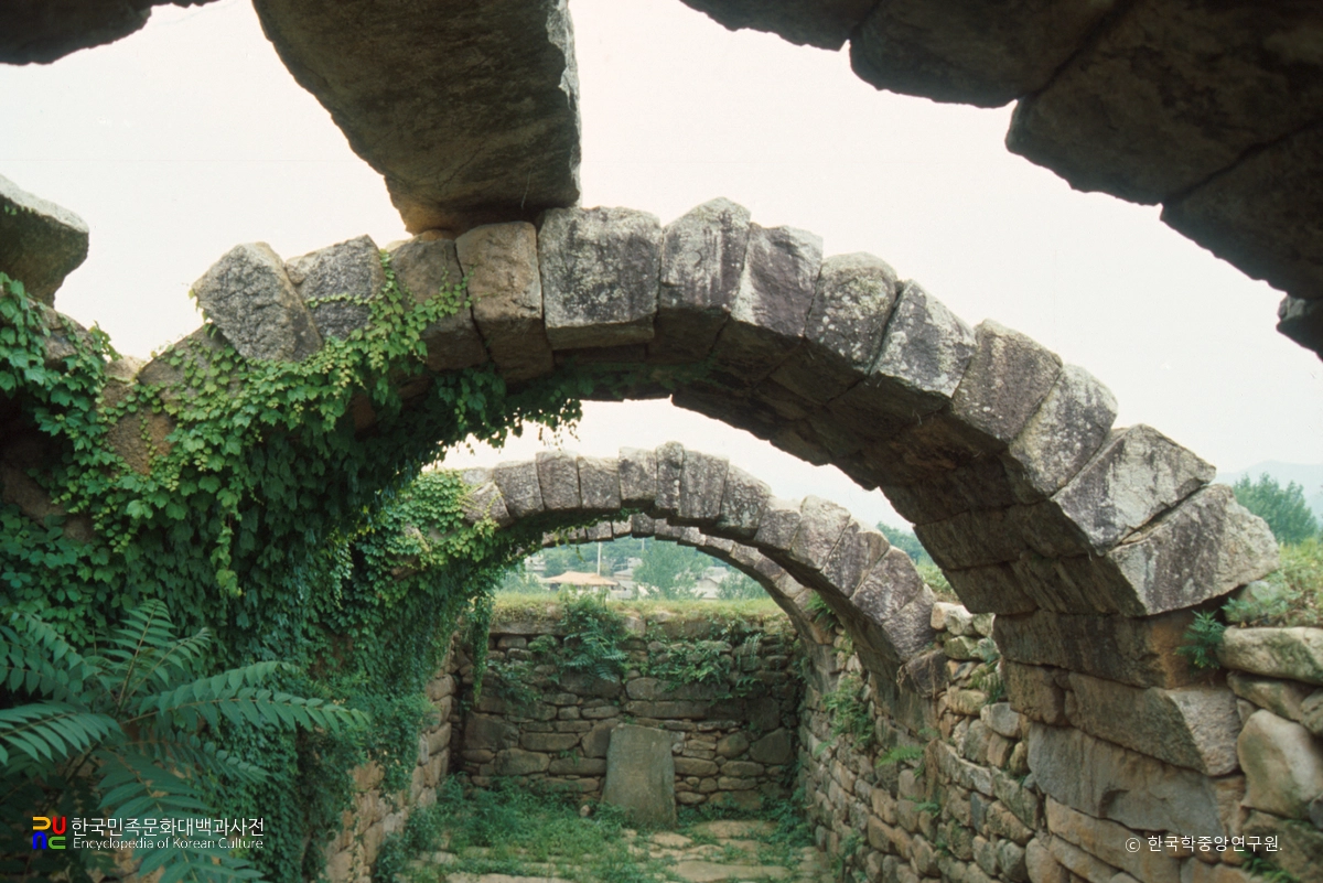 청도 석빙고 내부