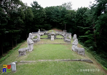 남양주 조선 선조 후궁 공빈김씨 성묘의 정면