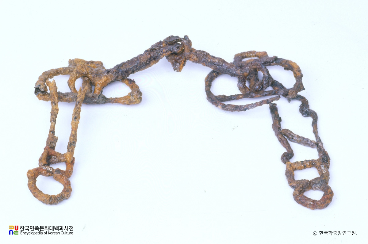 동래 복천동 고분군 출토 말재갈