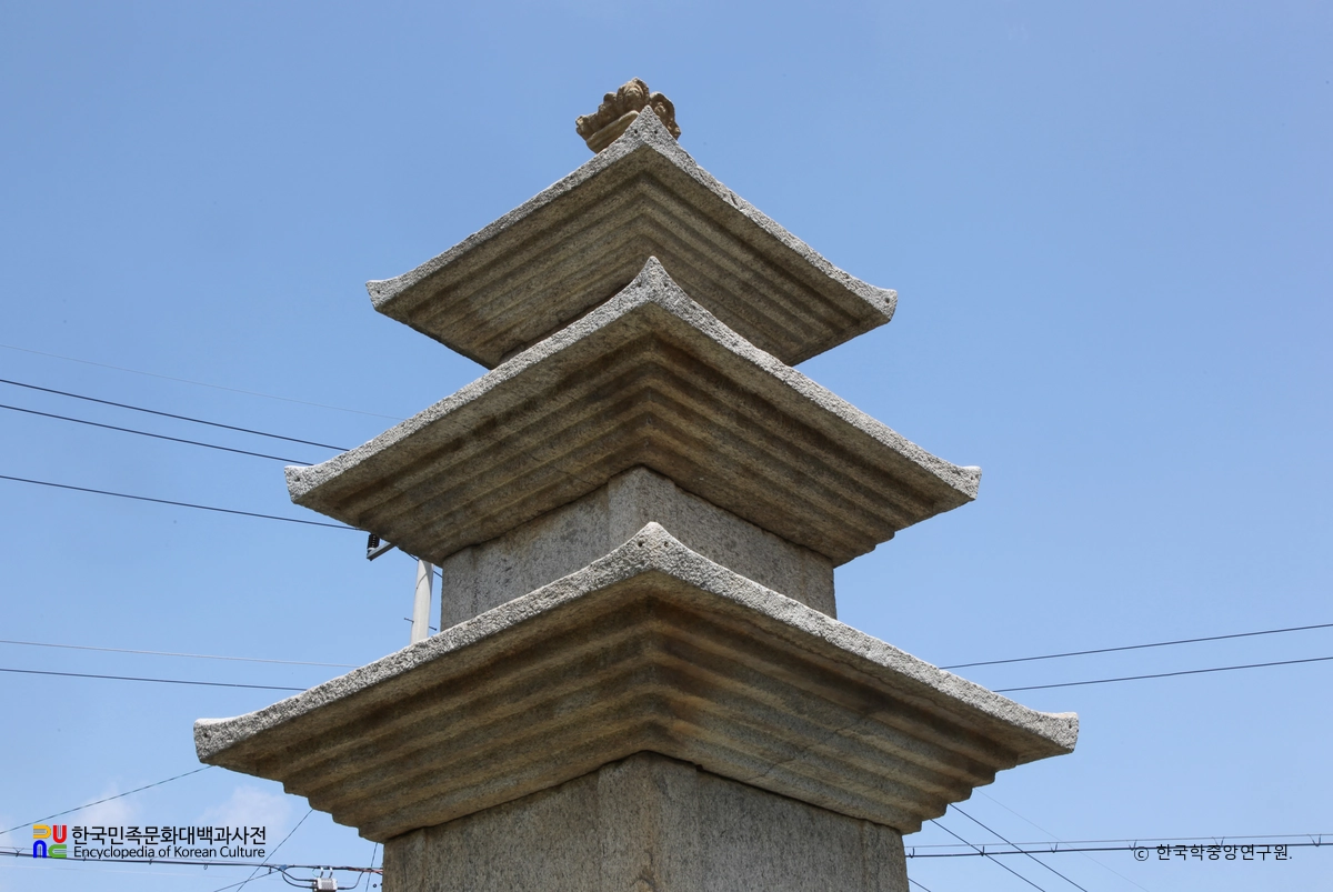 산청 단속사지 동 삼층석탑 옥개석