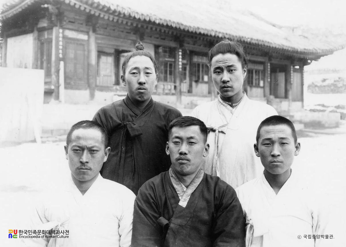 평안북도 강계군 남자들의 모습