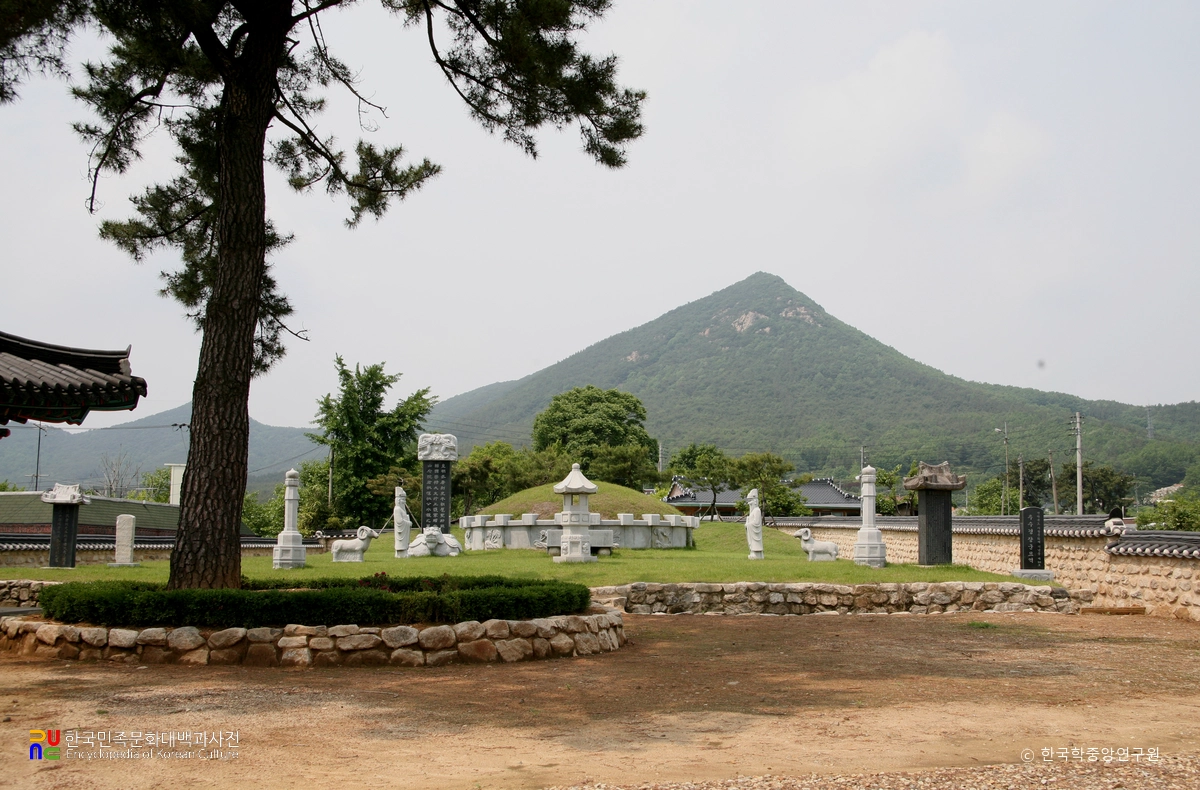 추수경 장군 묘역