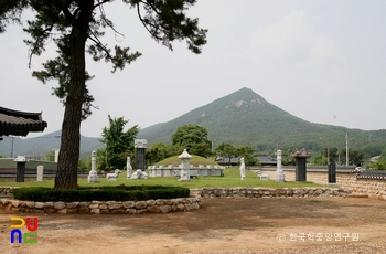 추수경 장군 묘역