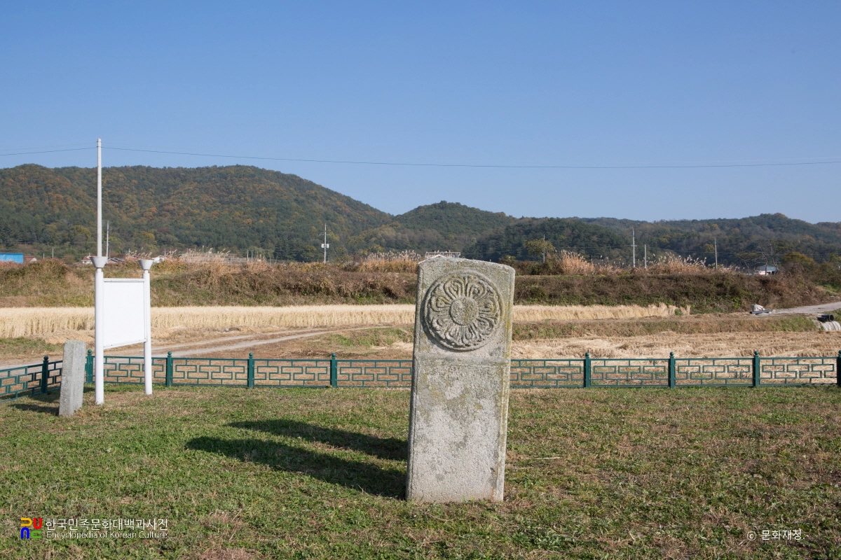 경주 보문사지 연화문 당간지주