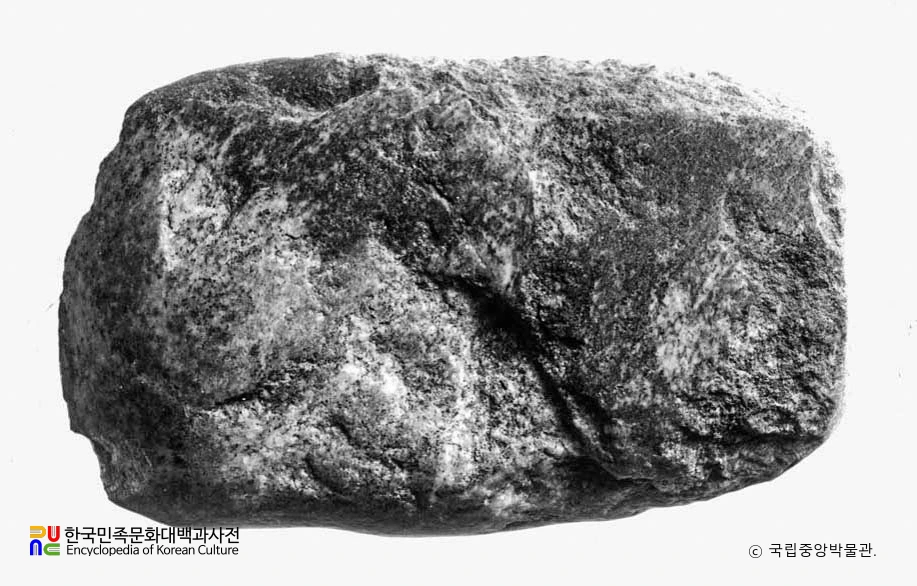 전남 고흥 도양읍 소록도 출토 마제석부