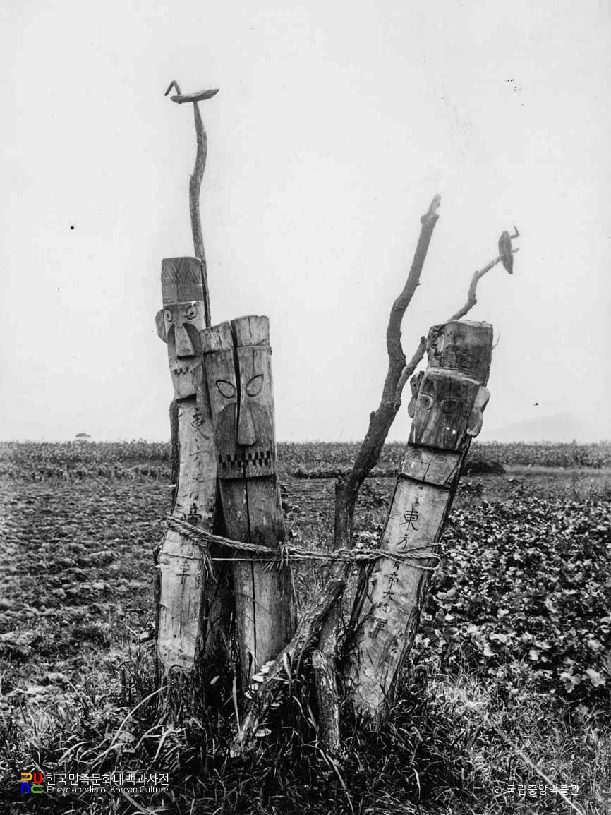 충남 아산 곡교리 장승과 솟대