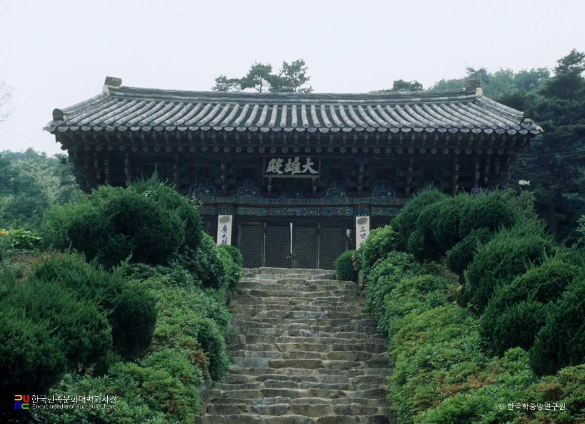 안성 석남사 대웅전 정면