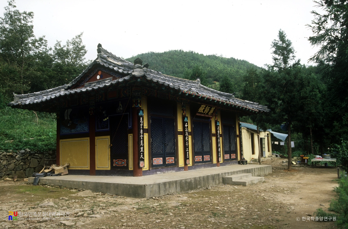 거제 광청사 중 약사전 정측면