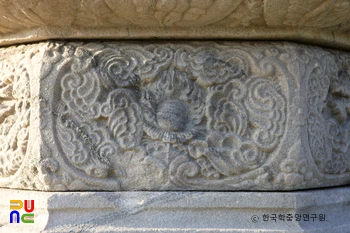 충주 정토사지 홍법국사탑 중대석 조각