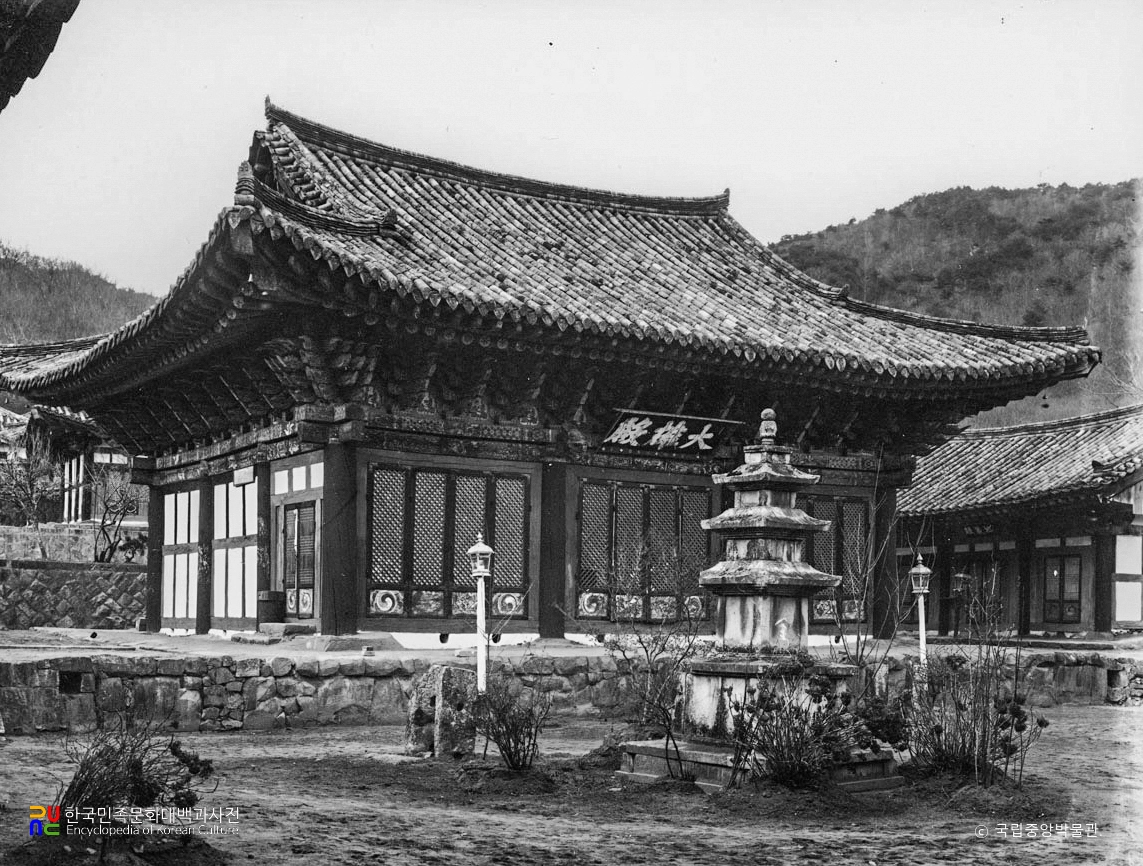 순천 선암사 대웅전 정측면