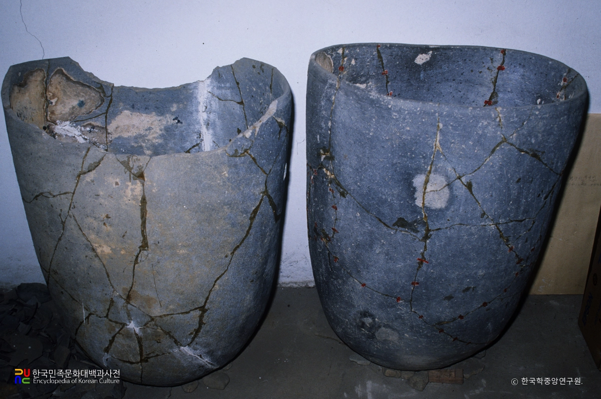 남원 초촌리 고분 출토 독무덤 외부