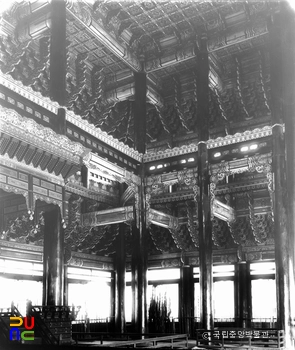 서울 경복궁 근정전 내부