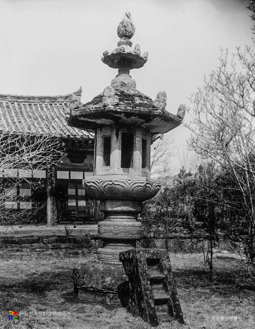 남원 실상사 석등 정측면