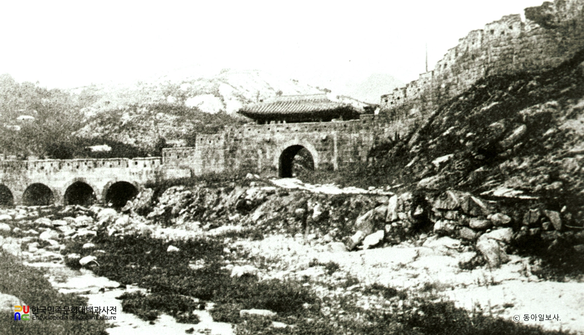 홍지문 및 탕춘대성