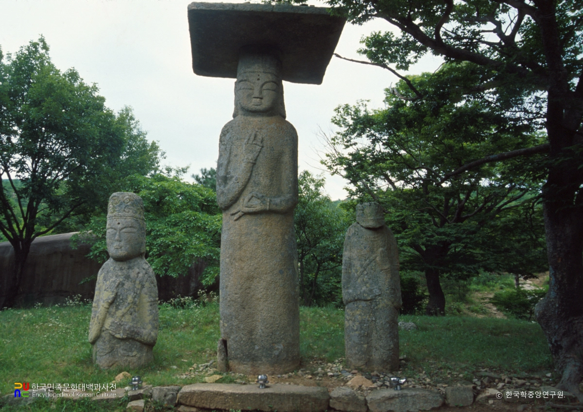 당진 안국사지 석조여래삼존입상