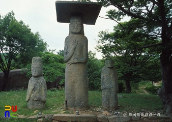 당진 안국사지 석조여래삼존입상