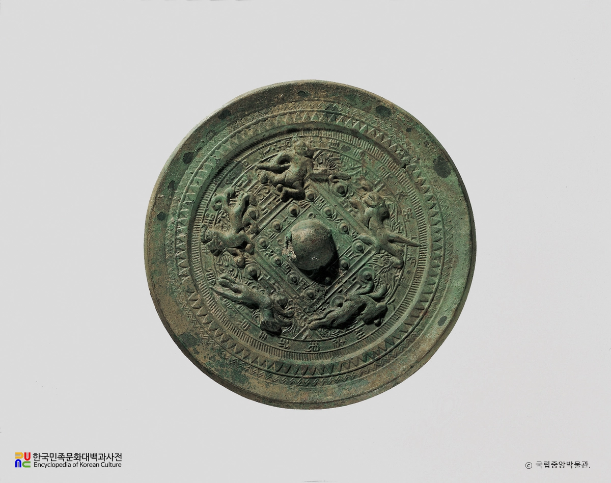 무령왕릉 청동거울 일괄 중 청동신수경